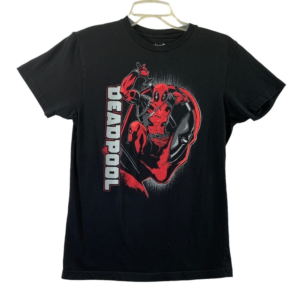 Marvel Deadpool T Shirt Adult Small Black Graphic Short Sleeve Supervillan Tee